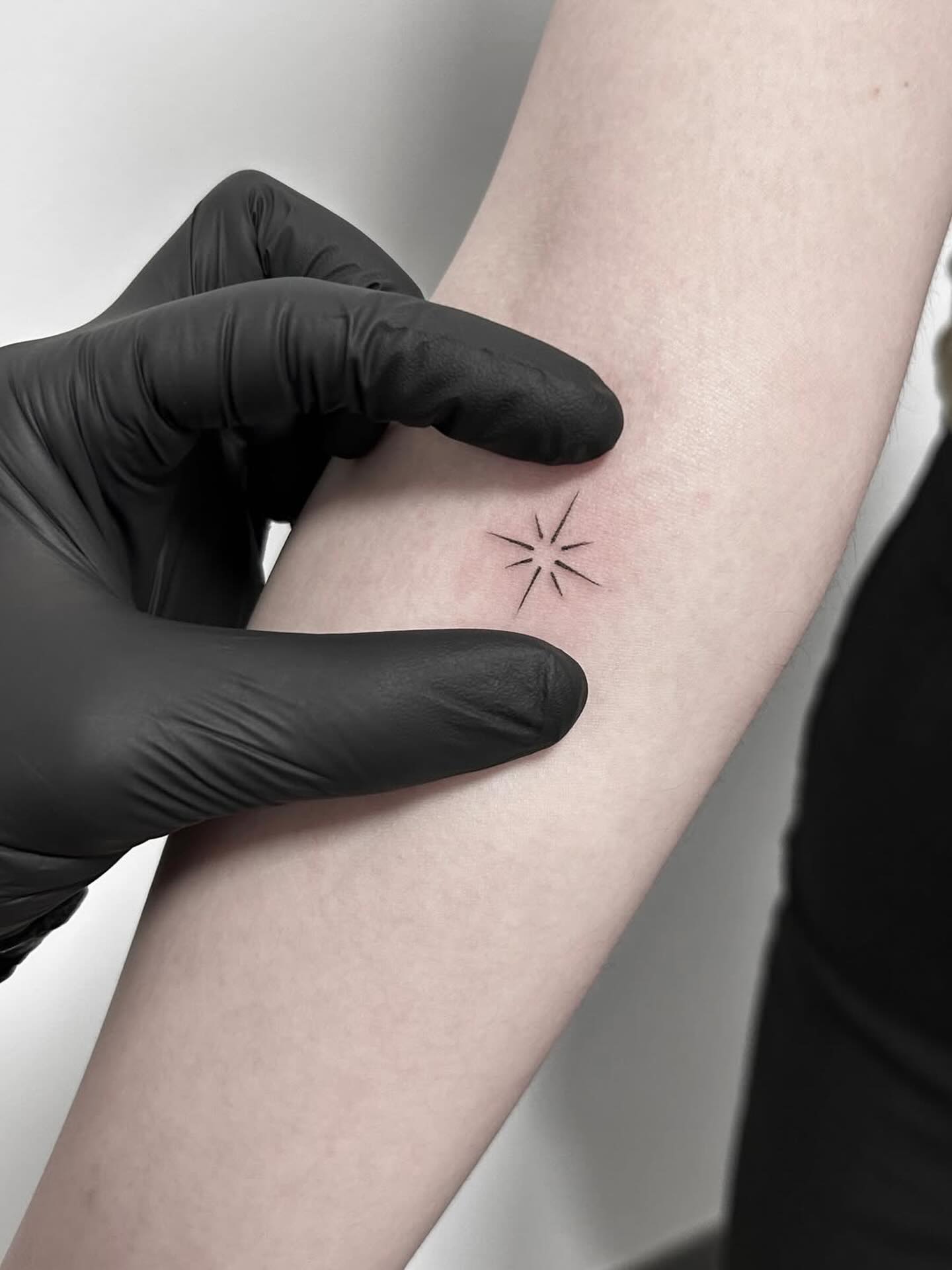 🧡Schreibt uns gerne eine Nachricht für euren Termin. Wir freuen uns auf euch 🍀
Ivory Tattoo Berlin
Florastraße 3
13187 Berlin
____________________________
DM us for further Informations about
Appointments
Ivory Tattoo Berlin
Florastraße 3
13187 Berlin
#tattooberlin#tattoostudioberlin#tattoostudioinberlin#realistictattoos#tattootattoostattookunsttattoodeutschlandtattooberlin