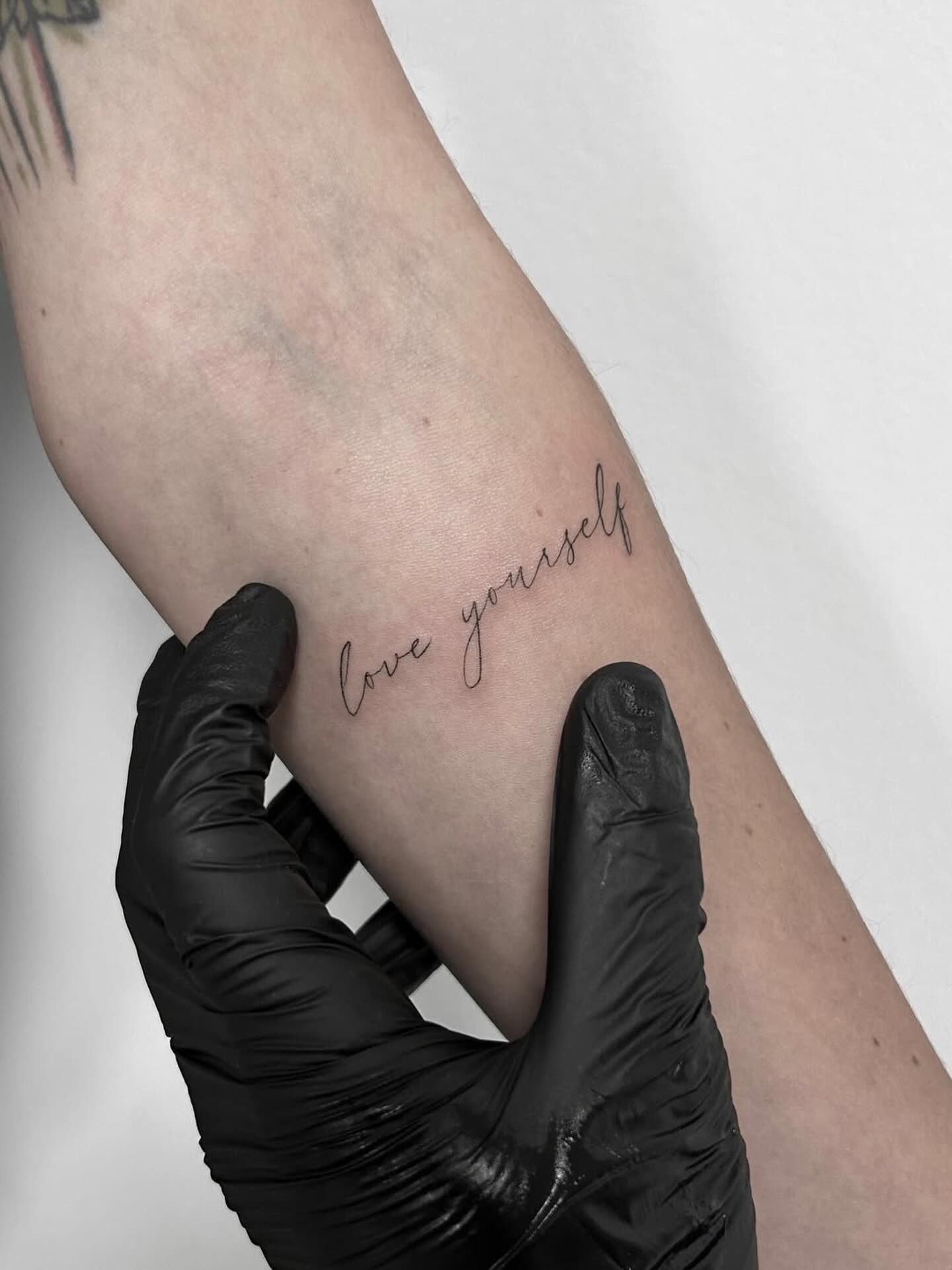 🧡Schreibt uns gerne eine Nachricht für euren Termin. Wir freuen uns auf euch 🍀
Ivory Tattoo Berlin
Florastraße 3
13187 Berlin
____________________________
DM us for further Informations about
Appointments
Ivory Tattoo Berlin
Florastraße 3
13187 Berlin
#tattooberlin#tattoostudioberlin#tattoostudioinberlin#realistictattoos#tattootattoostattookunsttattoodeutschlandtattooberlin
